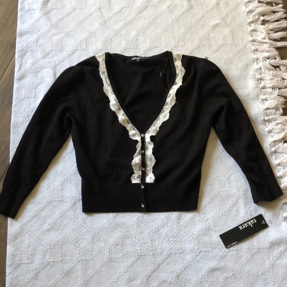 BNWT takara crop sweater